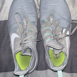 nike free running shoes